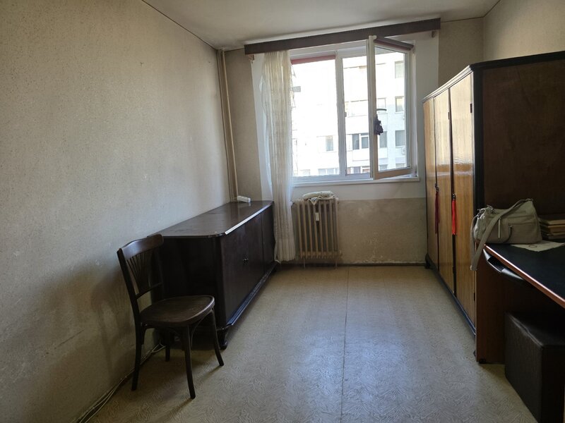 Nicolae Grigorescu, 10 minute metrou, parcul Titanii, Postavarul, bloc 1976