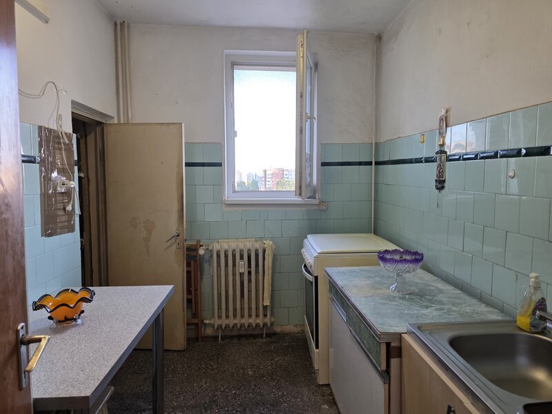 Nicolae Grigorescu, 10 minute metrou, parcul Titanii, Postavarul, bloc 1976